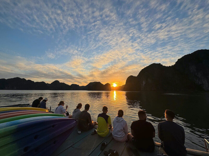 Tour Sunset trên vịnh Lan Hạ