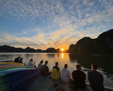 Tour Sunset trên vịnh Lan Hạ